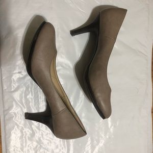 Kelly & Katie, Beige heels